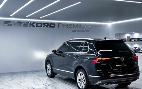 Volkswagen Tiguan II, 2017 год, 2 950 000 рублей, 4 фотография