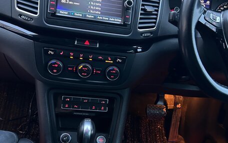 Volkswagen Sharan II, 2017 год, 2 040 000 рублей, 18 фотография