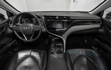 Toyota Camry, 2018 год, 2 580 000 рублей, 8 фотография