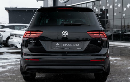 Volkswagen Tiguan II, 2018 год, 2 320 000 рублей, 6 фотография