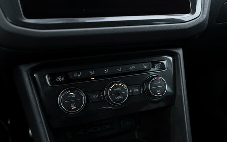 Volkswagen Tiguan II, 2018 год, 2 320 000 рублей, 13 фотография