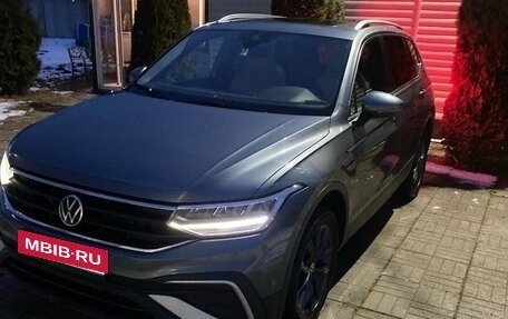 Volkswagen Tiguan II, 2021 год, 3 220 000 рублей, 2 фотография