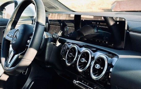 Mercedes-Benz A-Класс, 2022 год, 2 300 000 рублей, 8 фотография