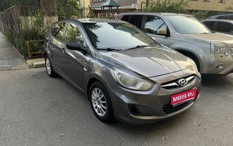 Hyundai Solaris II рестайлинг, 2011 год, 420 000 рублей, 1 фотография