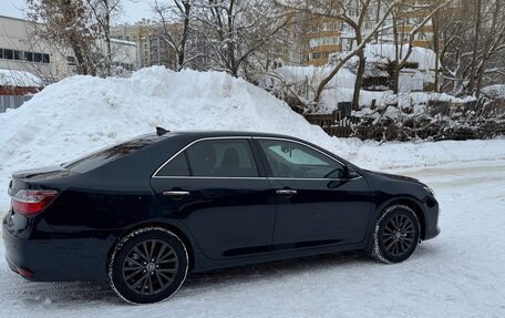 Toyota Camry, 2017 год, 1 950 000 рублей, 4 фотография