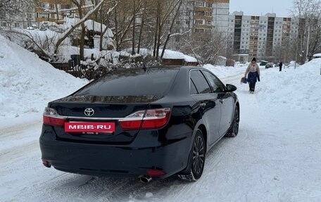 Toyota Camry, 2017 год, 1 950 000 рублей, 6 фотография