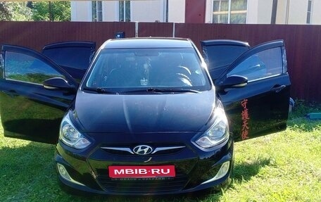 Hyundai Solaris II рестайлинг, 2012 год, 780 000 рублей, 1 фотография