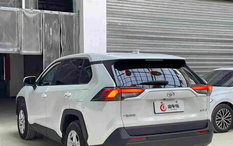Toyota RAV4, 2022 год, 2 340 000 рублей, 2 фотография