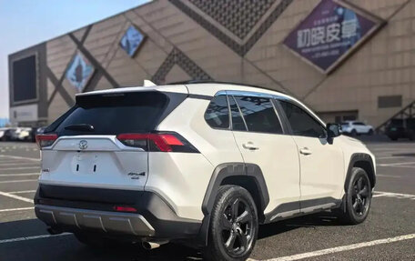 Toyota RAV4, 2022 год, 2 520 000 рублей, 5 фотография