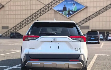 Toyota RAV4, 2022 год, 2 520 000 рублей, 4 фотография