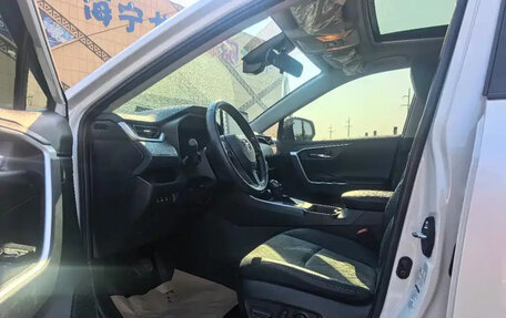 Toyota RAV4, 2022 год, 2 520 000 рублей, 6 фотография