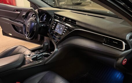 Toyota Camry, 2018 год, 2 399 000 рублей, 9 фотография