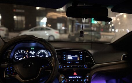 Hyundai Elantra VI рестайлинг, 2017 год, 850 000 рублей, 9 фотография