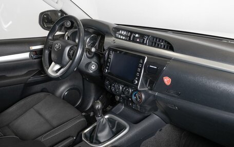 Toyota Hilux VIII, 2020 год, 4 400 000 рублей, 7 фотография