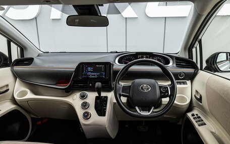 Toyota Sienta II, 2018 год, 1 449 000 рублей, 6 фотография