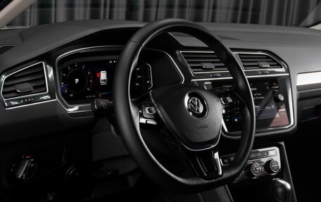 Volkswagen Tiguan II, 2019 год, 2 599 000 рублей, 18 фотография