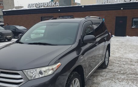 Toyota Highlander III, 2011 год, 2 330 000 рублей, 2 фотография