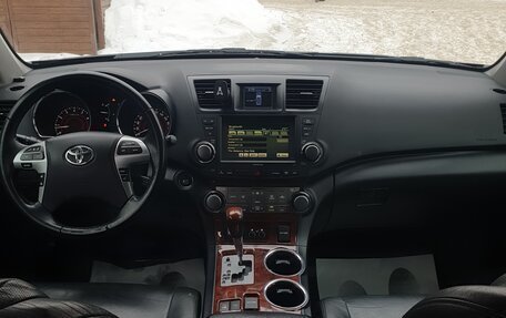 Toyota Highlander III, 2011 год, 2 330 000 рублей, 14 фотография