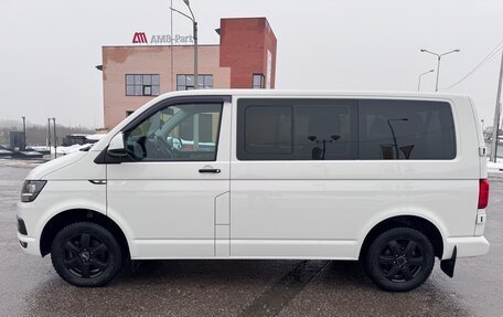 Volkswagen Caravelle T6 рестайлинг, 2016 год, 2 899 000 рублей, 2 фотография