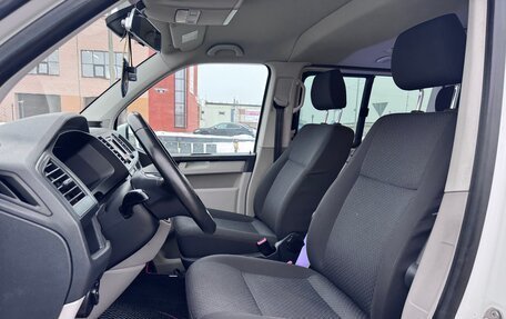 Volkswagen Caravelle T6 рестайлинг, 2016 год, 2 899 000 рублей, 10 фотография