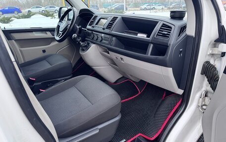 Volkswagen Caravelle T6 рестайлинг, 2016 год, 2 899 000 рублей, 12 фотография