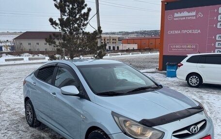 Hyundai Solaris II рестайлинг, 2013 год, 840 000 рублей, 2 фотография