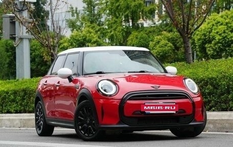 MINI Hatch, 2022 год, 1 940 000 рублей, 2 фотография