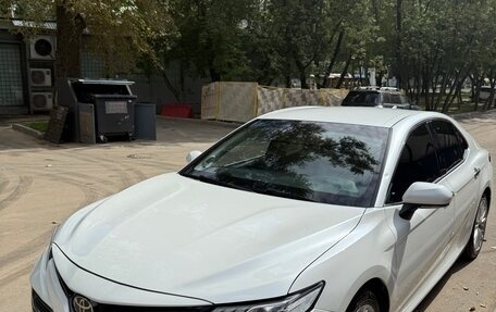 Toyota Camry, 2020 год, 2 700 000 рублей, 2 фотография