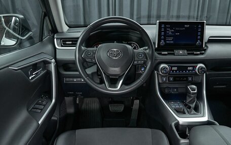 Toyota RAV4, 2021 год, 3 399 000 рублей, 8 фотография