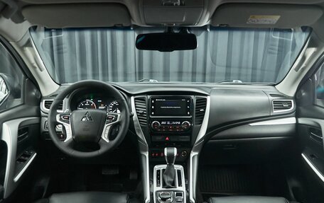 Mitsubishi Pajero Sport III рестайлинг, 2018 год, 3 149 000 рублей, 7 фотография