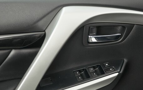 Mitsubishi Pajero Sport III рестайлинг, 2018 год, 3 149 000 рублей, 16 фотография