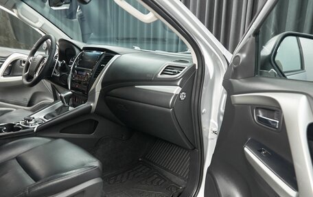 Mitsubishi Pajero Sport III рестайлинг, 2018 год, 3 149 000 рублей, 11 фотография