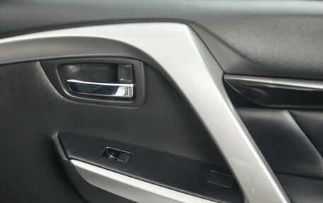 Mitsubishi Pajero Sport III рестайлинг, 2018 год, 3 149 000 рублей, 12 фотография