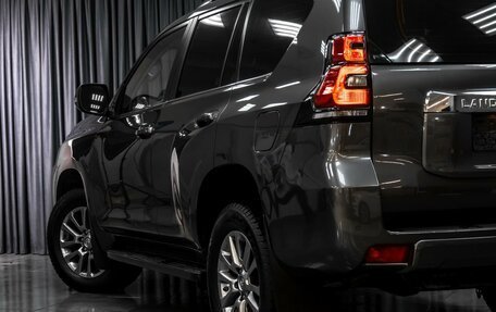 Toyota Land Cruiser Prado 150 рестайлинг 2, 2017 год, 3 777 000 рублей, 10 фотография