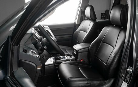 Toyota Land Cruiser Prado 150 рестайлинг 2, 2017 год, 3 777 000 рублей, 18 фотография