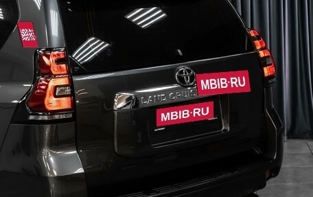 Toyota Land Cruiser Prado 150 рестайлинг 2, 2017 год, 3 777 000 рублей, 8 фотография