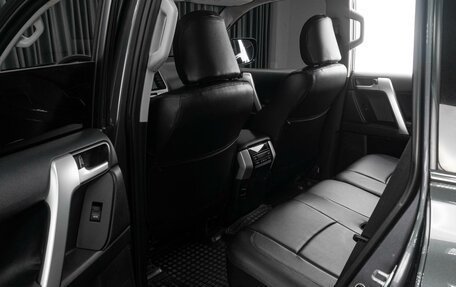 Toyota Land Cruiser Prado 150 рестайлинг 2, 2017 год, 3 777 000 рублей, 19 фотография