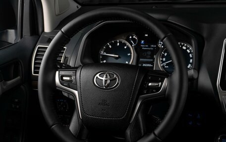 Toyota Land Cruiser Prado 150 рестайлинг 2, 2017 год, 3 777 000 рублей, 33 фотография