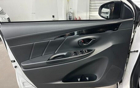 Toyota Yaris XP150 рестайлинг, 2022 год, 1 390 000 рублей, 8 фотография