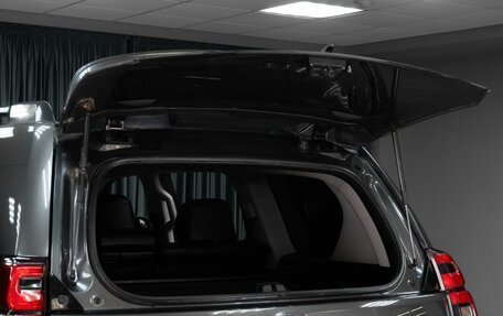 Toyota Land Cruiser Prado 150 рестайлинг 2, 2017 год, 3 777 000 рублей, 35 фотография