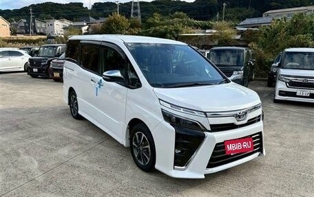 Toyota Voxy III, 2021 год, 1 778 000 рублей, 3 фотография