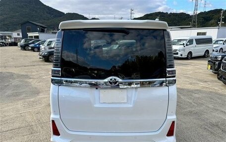 Toyota Voxy III, 2021 год, 1 778 000 рублей, 6 фотография