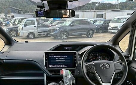 Toyota Voxy III, 2021 год, 1 778 000 рублей, 14 фотография