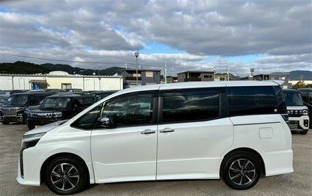 Toyota Voxy III, 2021 год, 1 778 000 рублей, 4 фотография