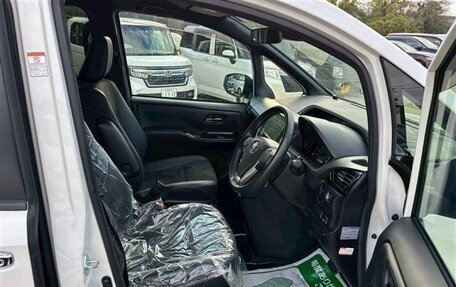 Toyota Voxy III, 2021 год, 1 778 000 рублей, 13 фотография