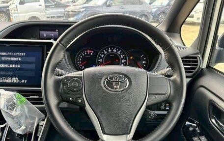 Toyota Voxy III, 2021 год, 1 778 000 рублей, 15 фотография