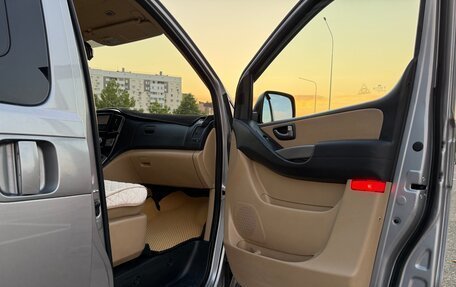 Hyundai H-1 II рестайлинг, 2016 год, 2 250 000 рублей, 12 фотография