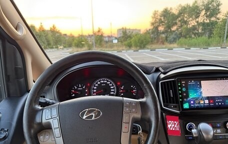 Hyundai H-1 II рестайлинг, 2016 год, 2 250 000 рублей, 14 фотография