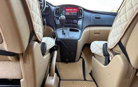 Hyundai H-1 II рестайлинг, 2016 год, 2 250 000 рублей, 10 фотография