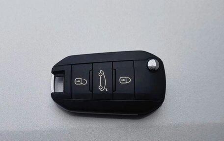 Peugeot 2008 II, 2021 год, 1 460 000 рублей, 10 фотография